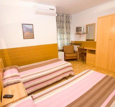 Hostal Lizana 韦斯卡 外观 照片