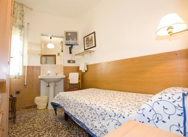 Hostal Lizana 韦斯卡 外观 照片